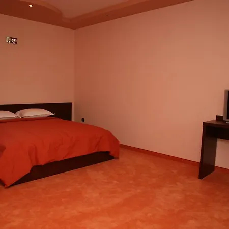 Hotel Time Out-sandanski 3*