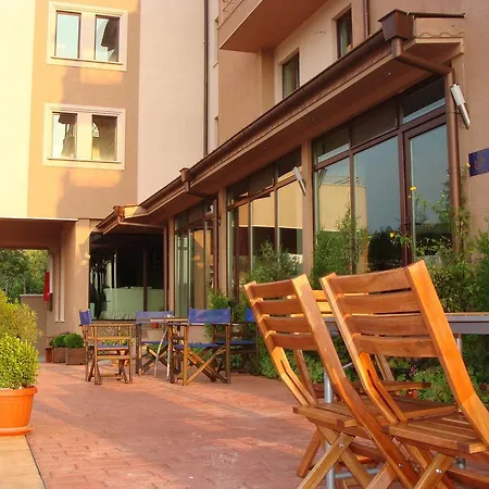 Time Out-sandanski ホテル