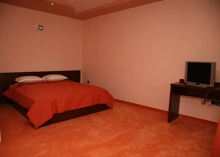 Hotel Time Out-sandanski 3*